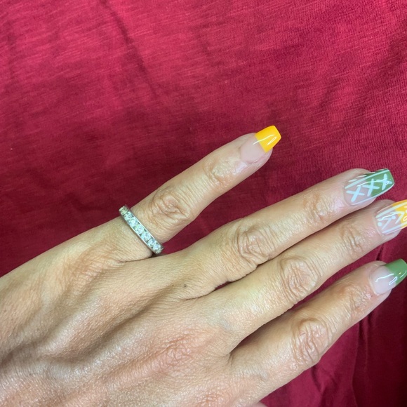 Elegant Silver Band Ring - Picture 1 of 5
